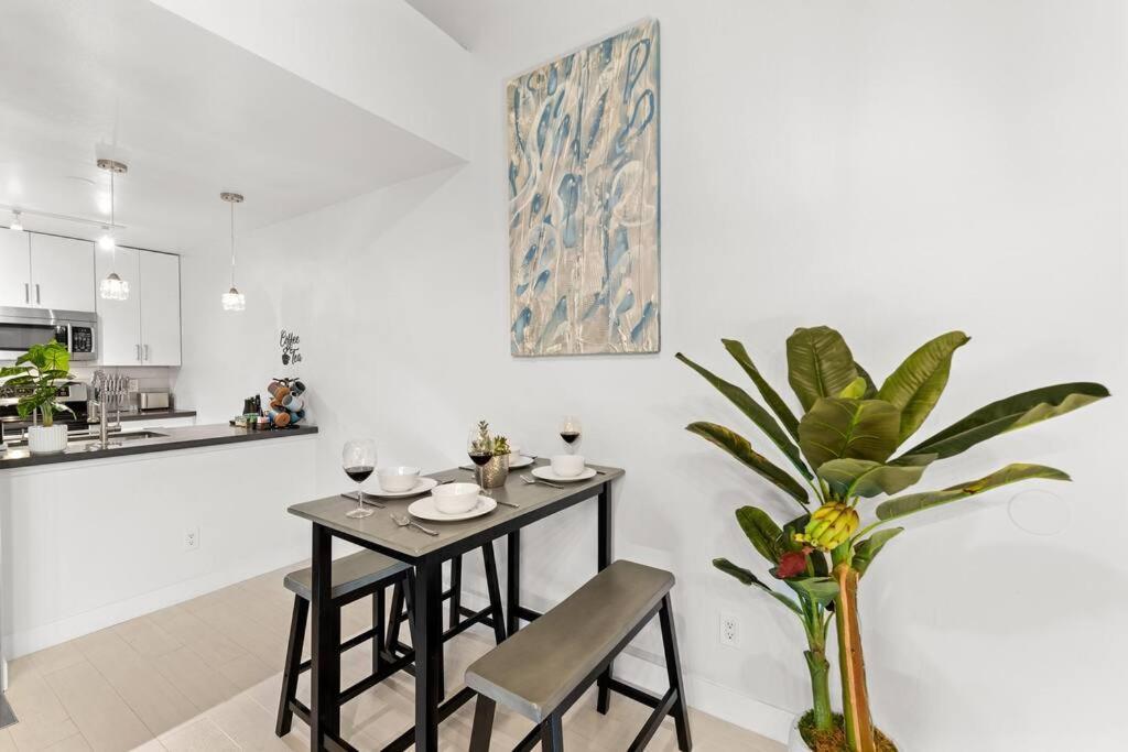 The Hidden Gem, King Bed & Hot Tub! Apartment Chandler Exterior photo