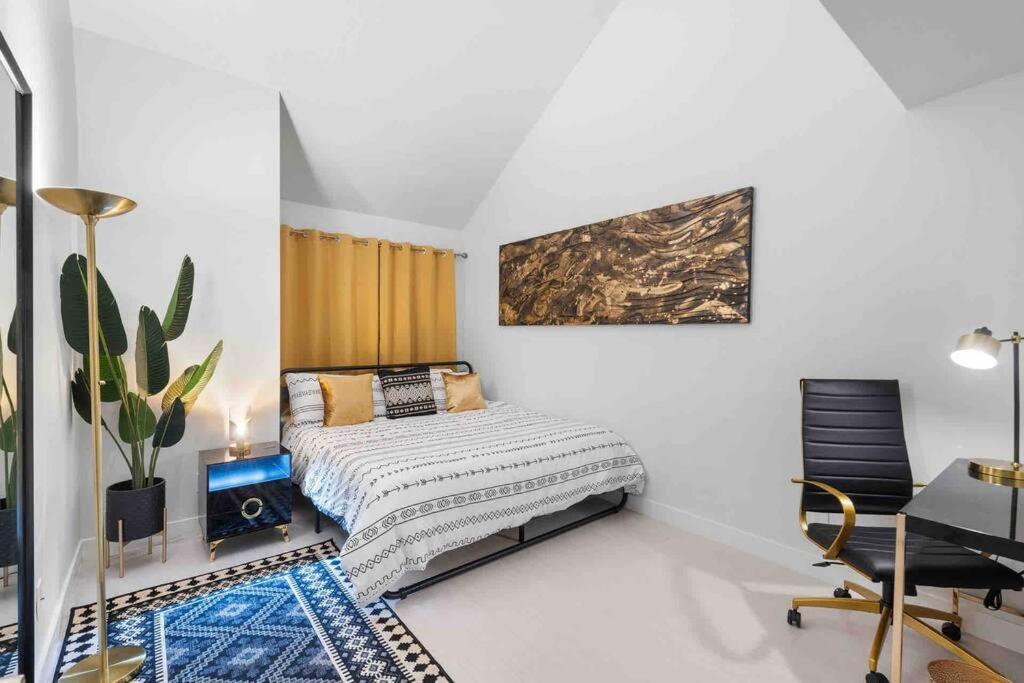 The Hidden Gem, King Bed & Hot Tub! Apartment Chandler Exterior photo